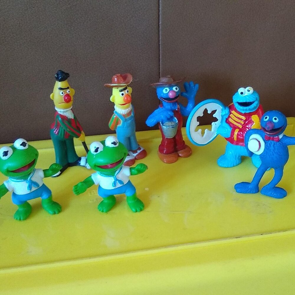 Sesame Street Muppet: Ernie, Grover, Babies Kermit The Frog x 7 Figurines